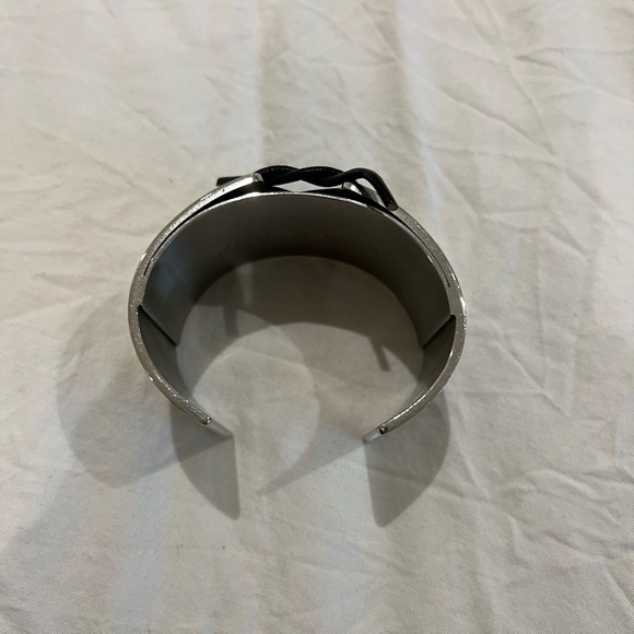 ZOPPINI STAINLESS STEEL LACE UP CUFF BANGLE BRACELET - Picture 2 of 4